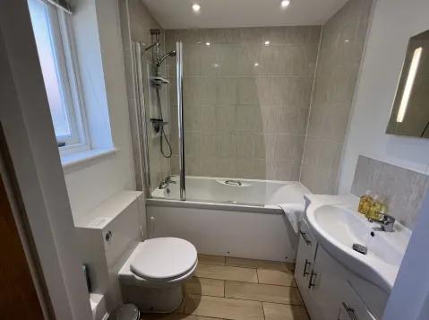 Twin ensuite bathroom